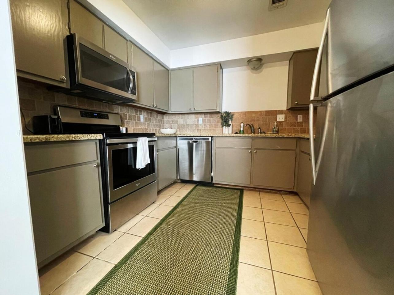Brilliant & Beautiful Bnb Apartment! B Колледж-Стейшн Экстерьер фото